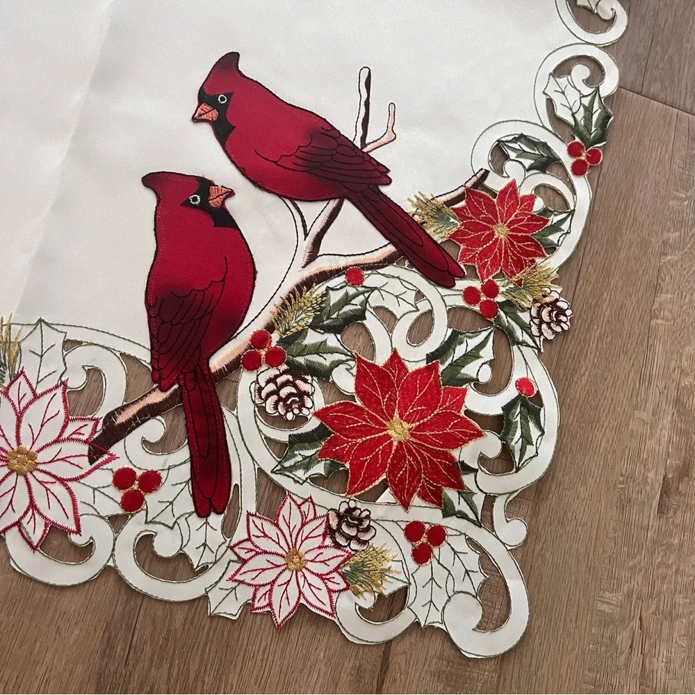 NEW‎ SQUARE TABLE TOPPER TABLECLOTH Embroidered Cardinals 33.5” Winter Holiday